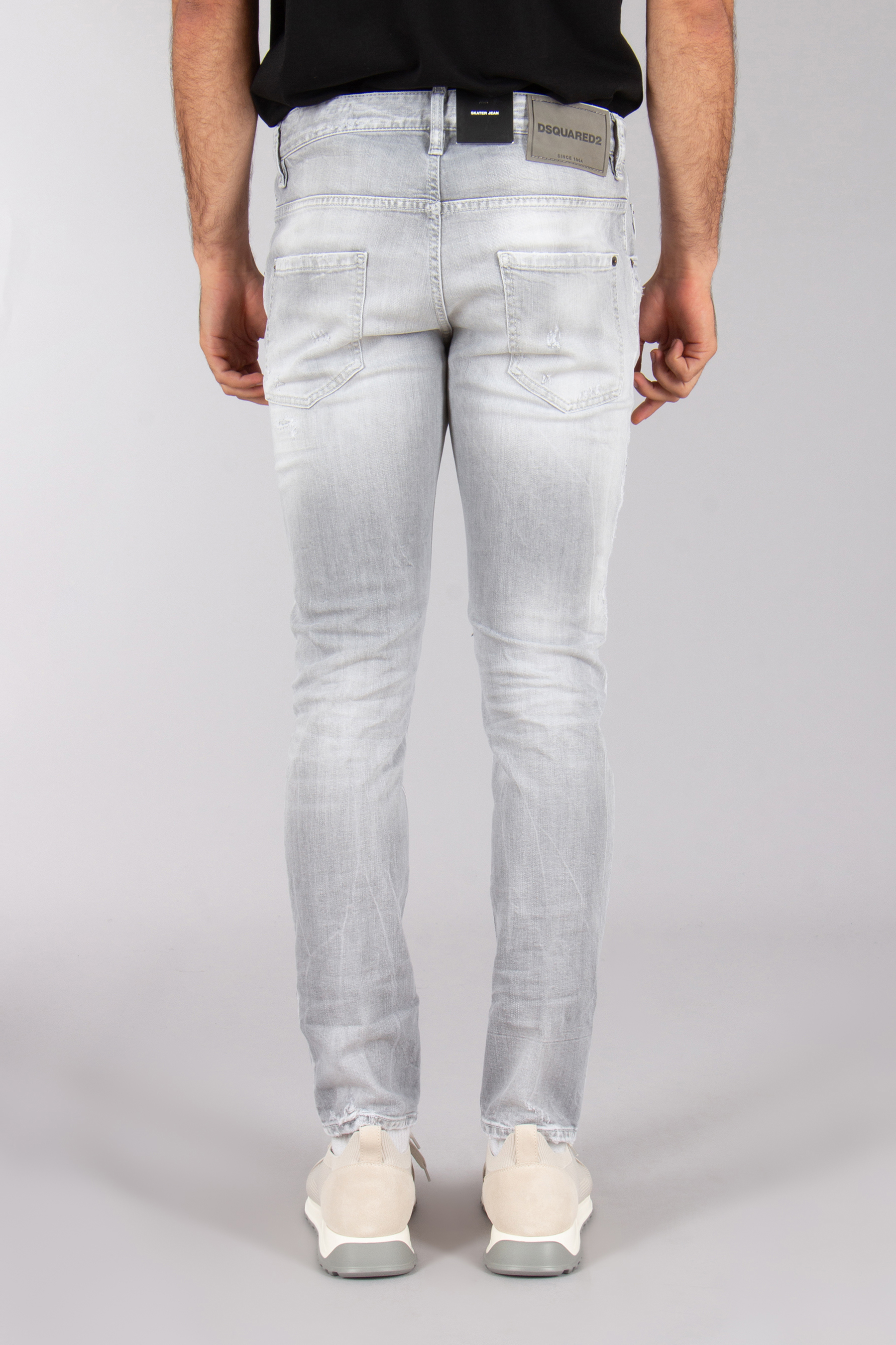 DSQUARED2 Slim Fit Brushed Wash Cotton Stretch Denim Skater Jeans Bekleidung, Hosen, Jeans, Dekoration für Zuhause, Leinen