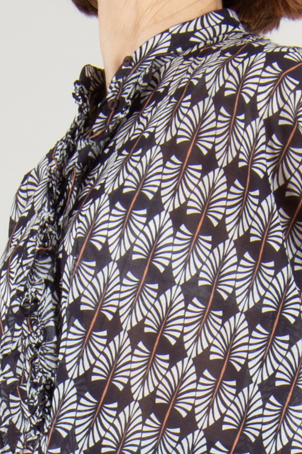 0039 ITALY Relaxed Fix Ruffled Blouse