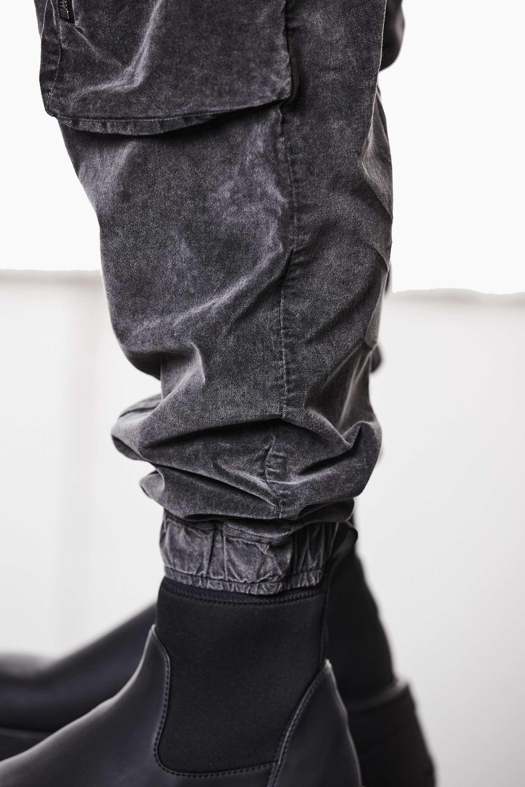 Bekleidung, Hosen, Person, Schuh, Mantel