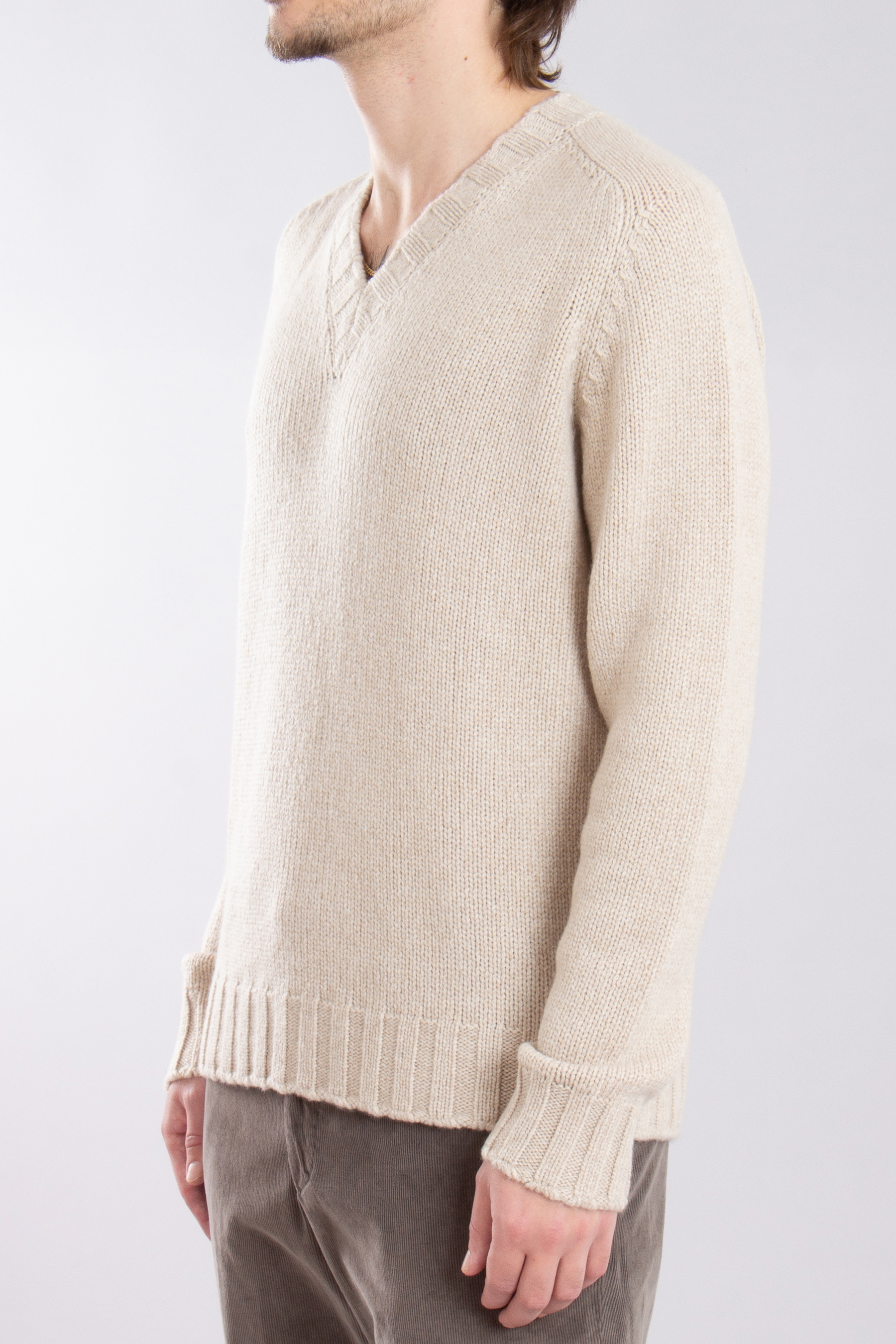 AIDA BARNI Cashmere V-Neck Sweater AIDA BARNI Cashmere V-Neck Sweater
