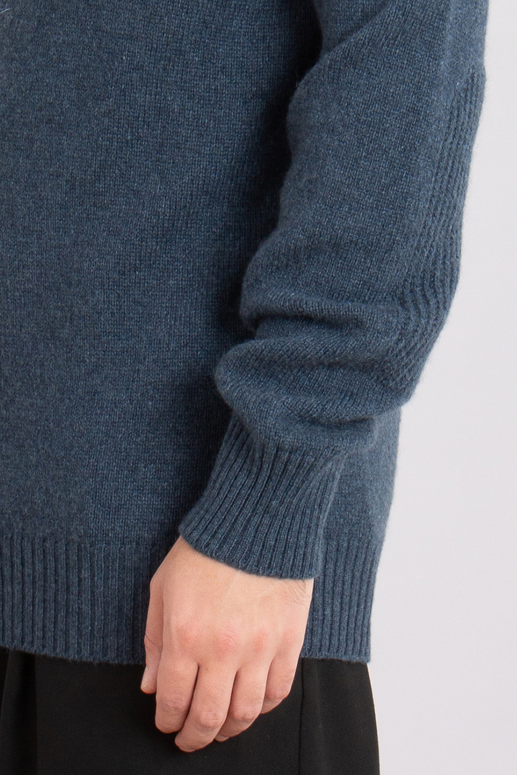 SEASE Coarsehair Cashmere Turtleneck Sweater SEASE Coarsehair Cashmere Turtleneck Sweater