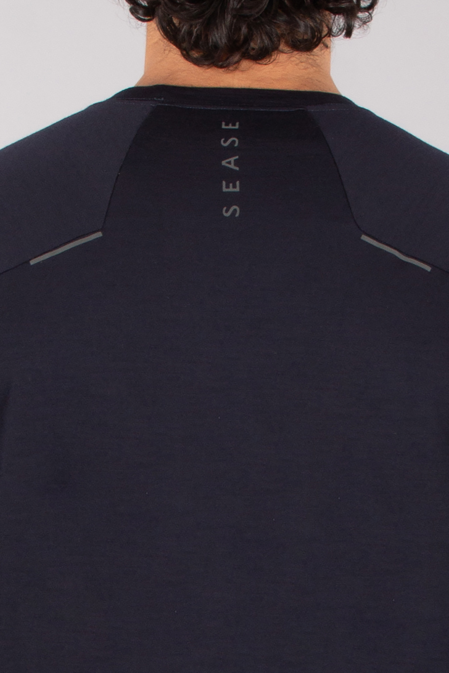 SEASE Regular Fit Virgin Wool Long-Sleeve T-Shirt Langarm, Ärmel, T-Shirt, Hemd, Person