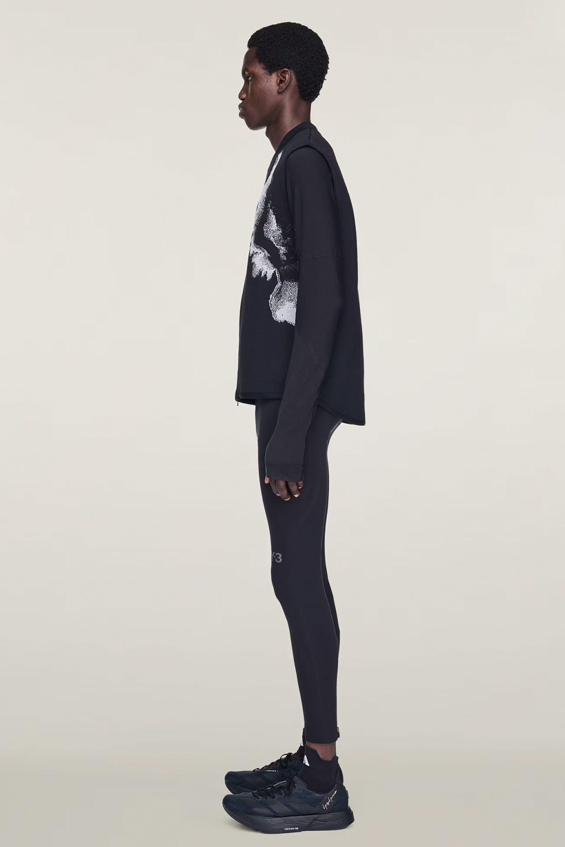 Y-3 Regular Fit Recycled Polyester-Nylon Blend Running Engineered Vest Langarm, Formelle Kleidung, Anzug, Mantel, Person