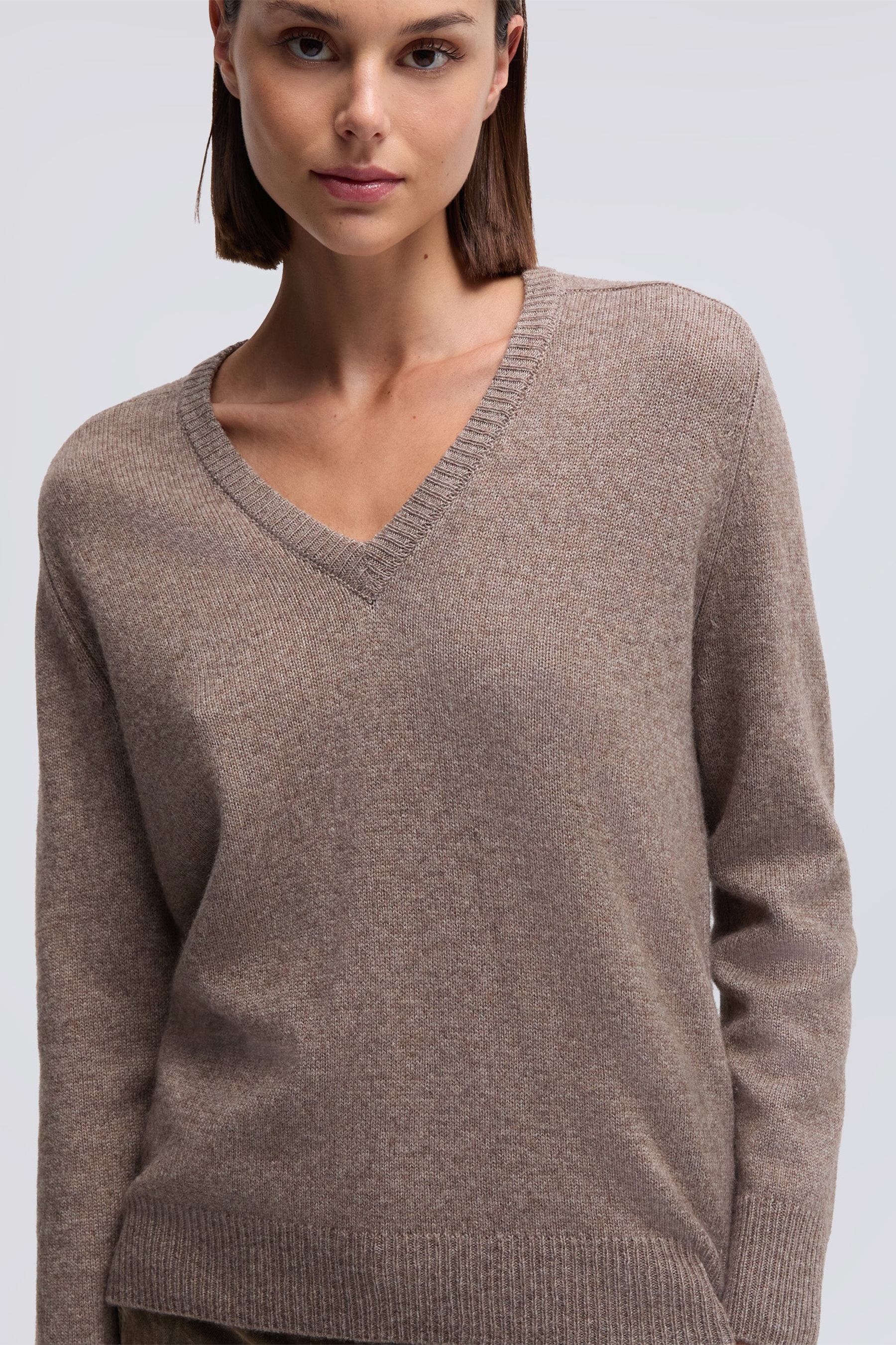 ASPESI Regular Fit Wool-Yak-Cashmere Blend V-Neck Sweater Bekleidung, Strickwaren, Pullover
