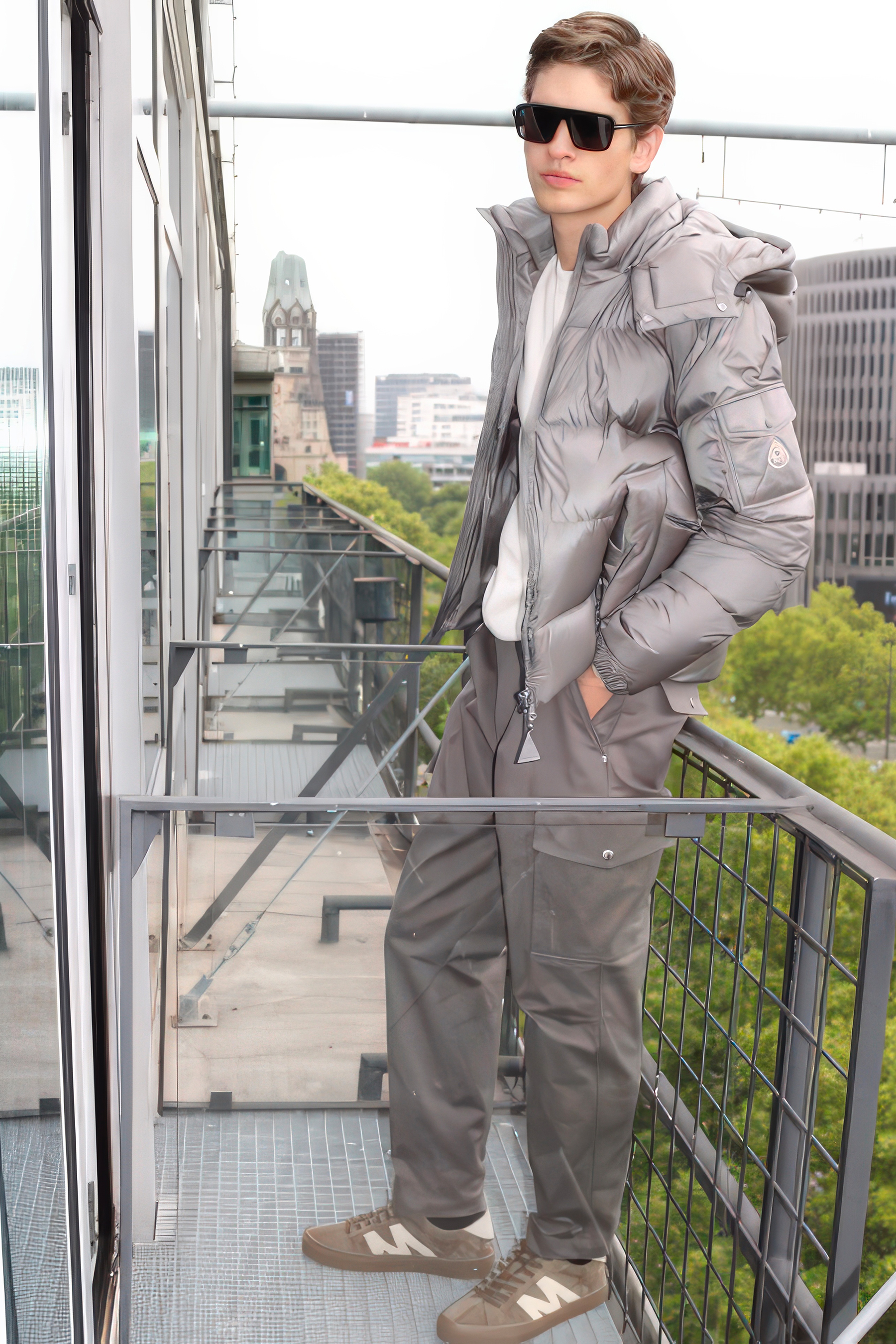 Mantel, Jacke, Handlauf, Hosen, Person