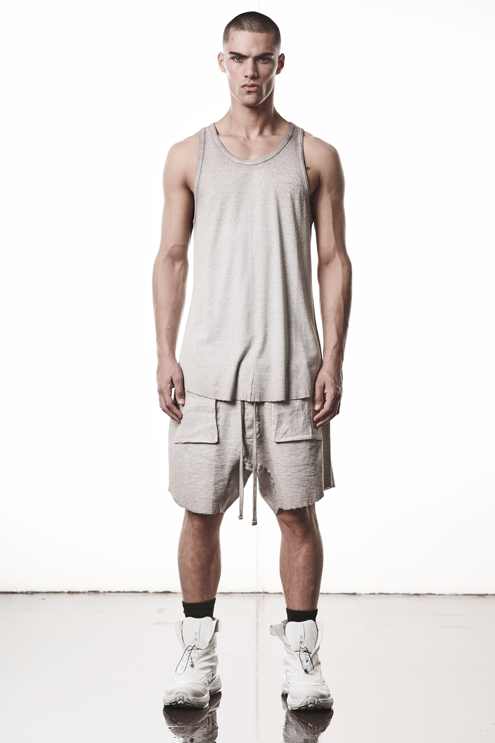 Bekleidung, Kurze Hosen, Person, Schuhe, Schuh