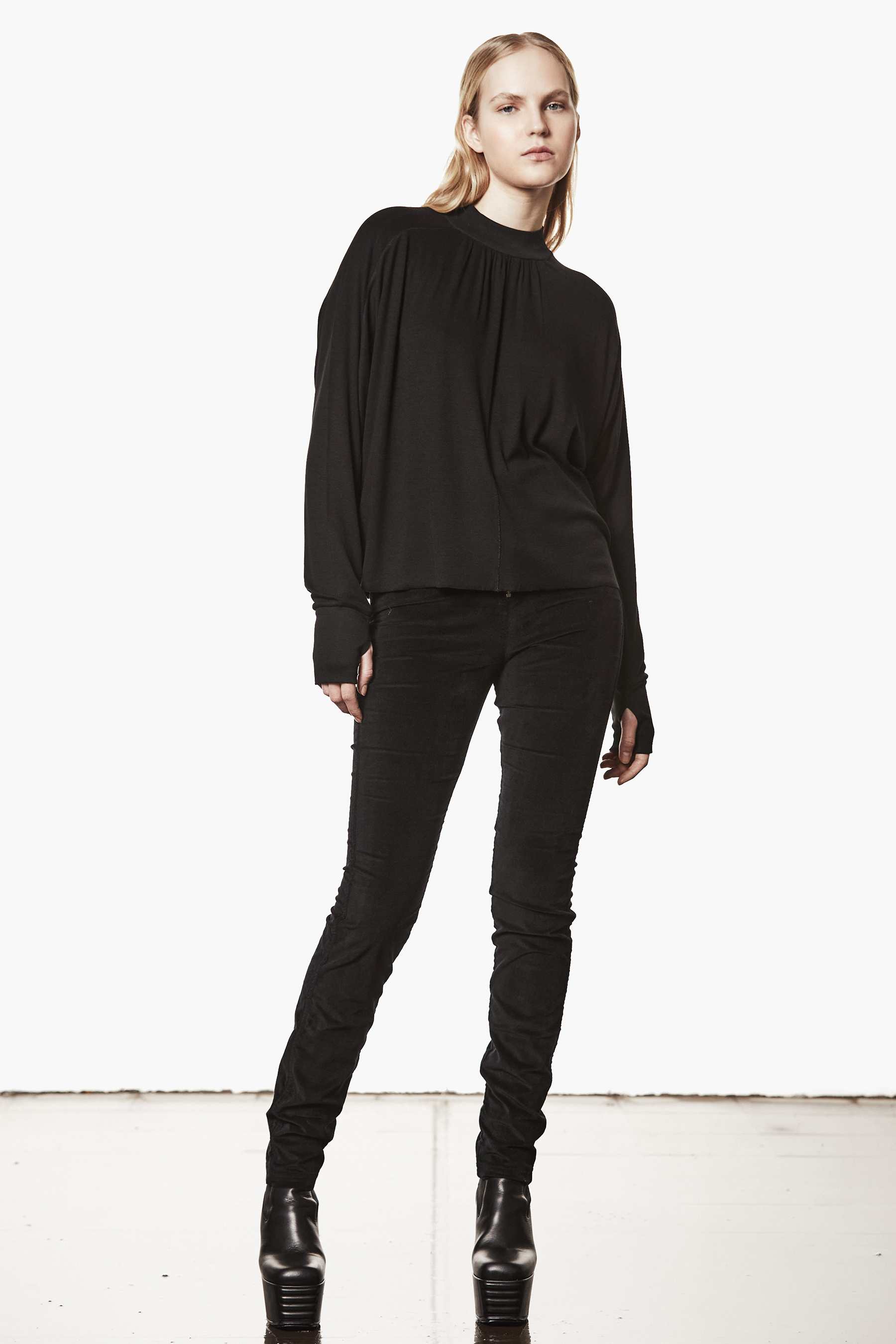 THOM KROM Oversized Viscose Stretch Mock Neck Long-Sleeve Top Langarm, Ärmel, Hosen, Person, Modisch
