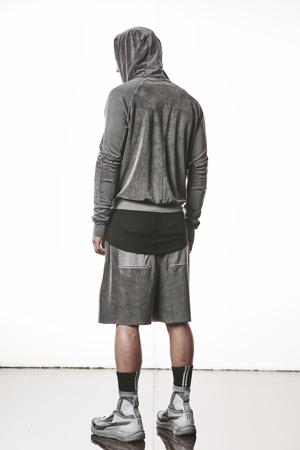 Mantel, Jacke, Kurze Hose, Schuh, Person