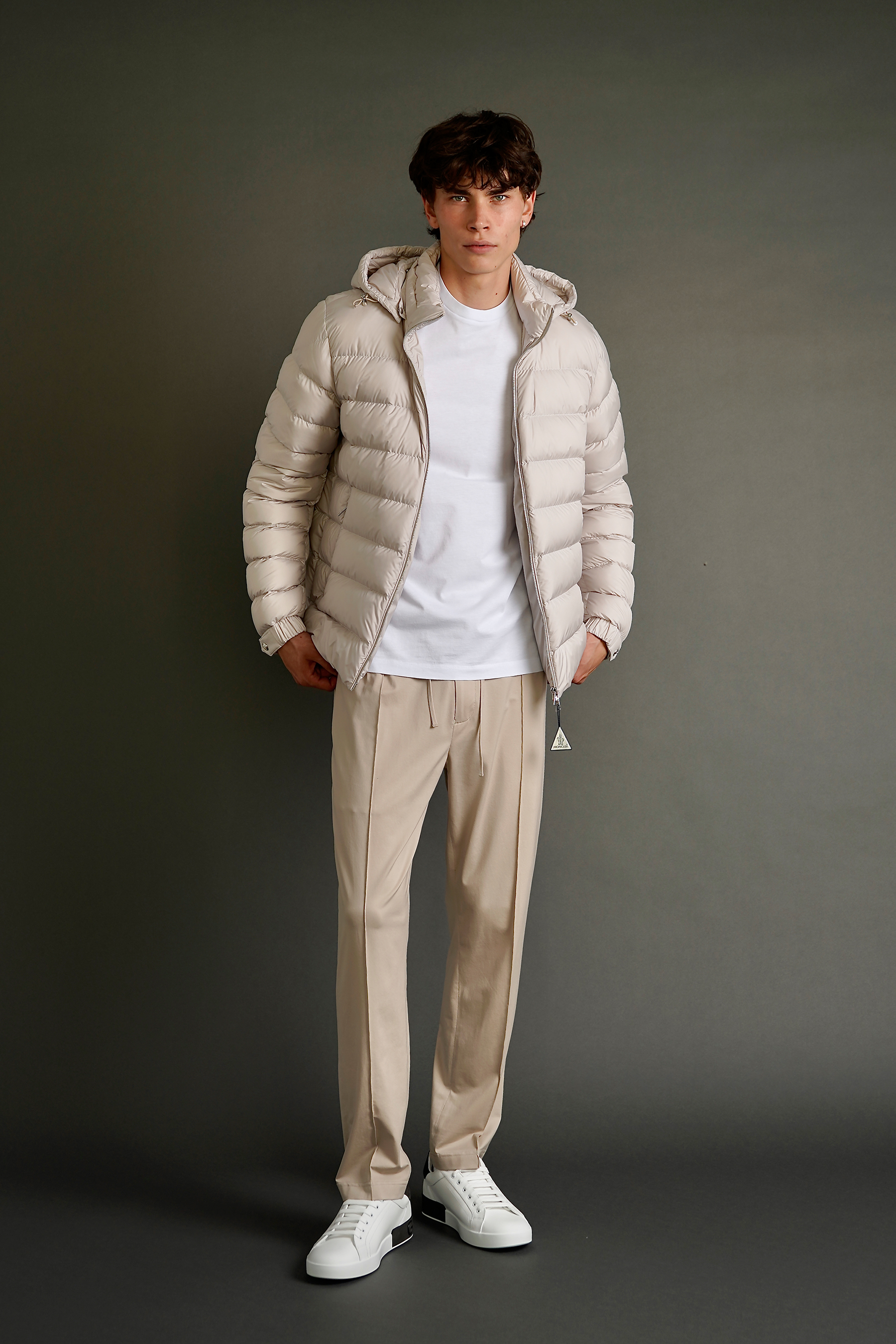 MONCLER Arneb Regular Fit AirSoft Down Jacket Mantel, Person, Stehend, Erwachsener, Mann