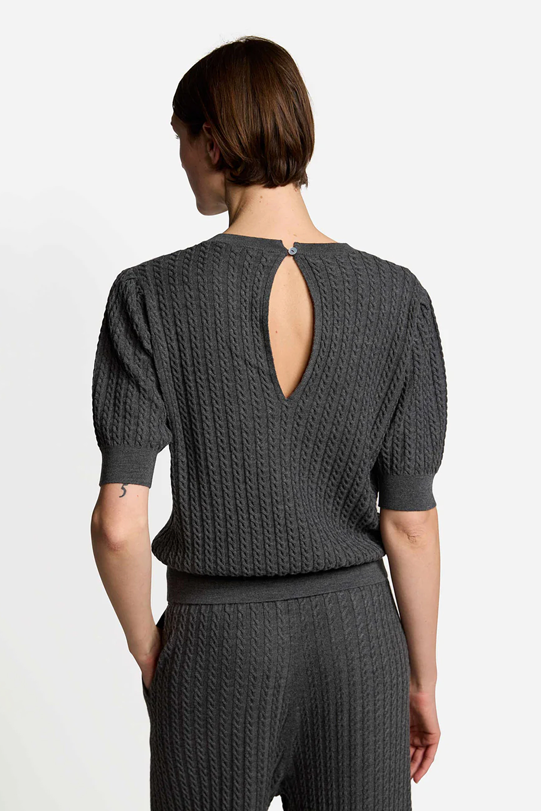 IHEART Slim Fit Cable Knit Wool Short-Sleeve Sweater Sarona Bluse, Strickwaren, Pullover, Person, Frau