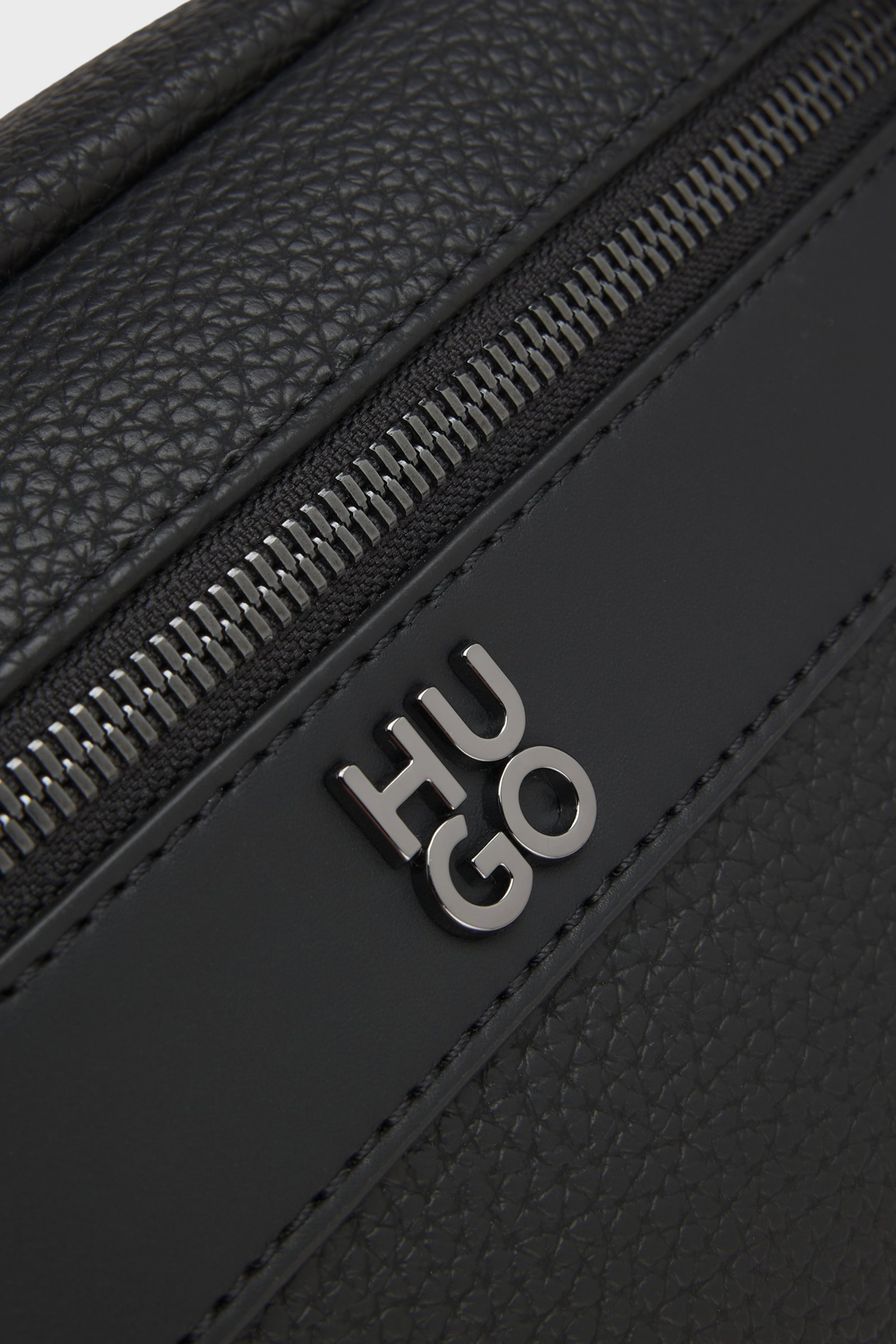 HUGO Grained Faux Leather Wash Bag Quantic
