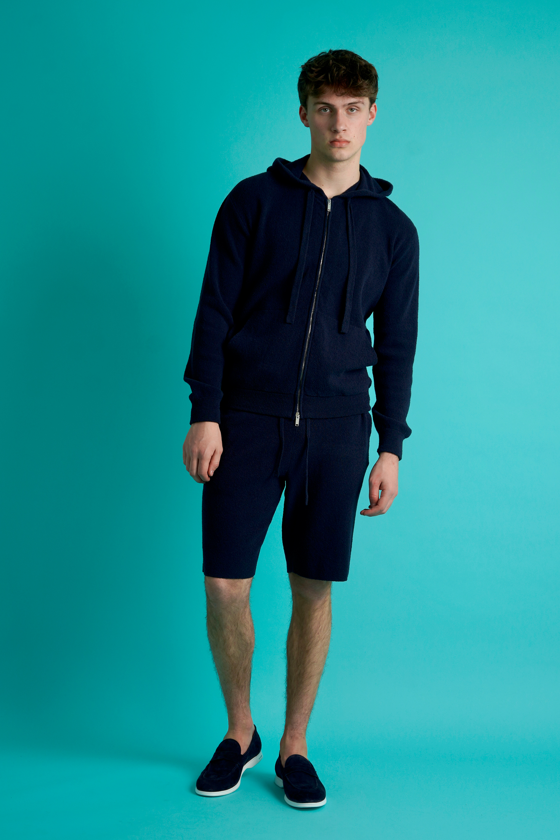 Kurze Hose, Langarm, Person, Pullover, Stehend