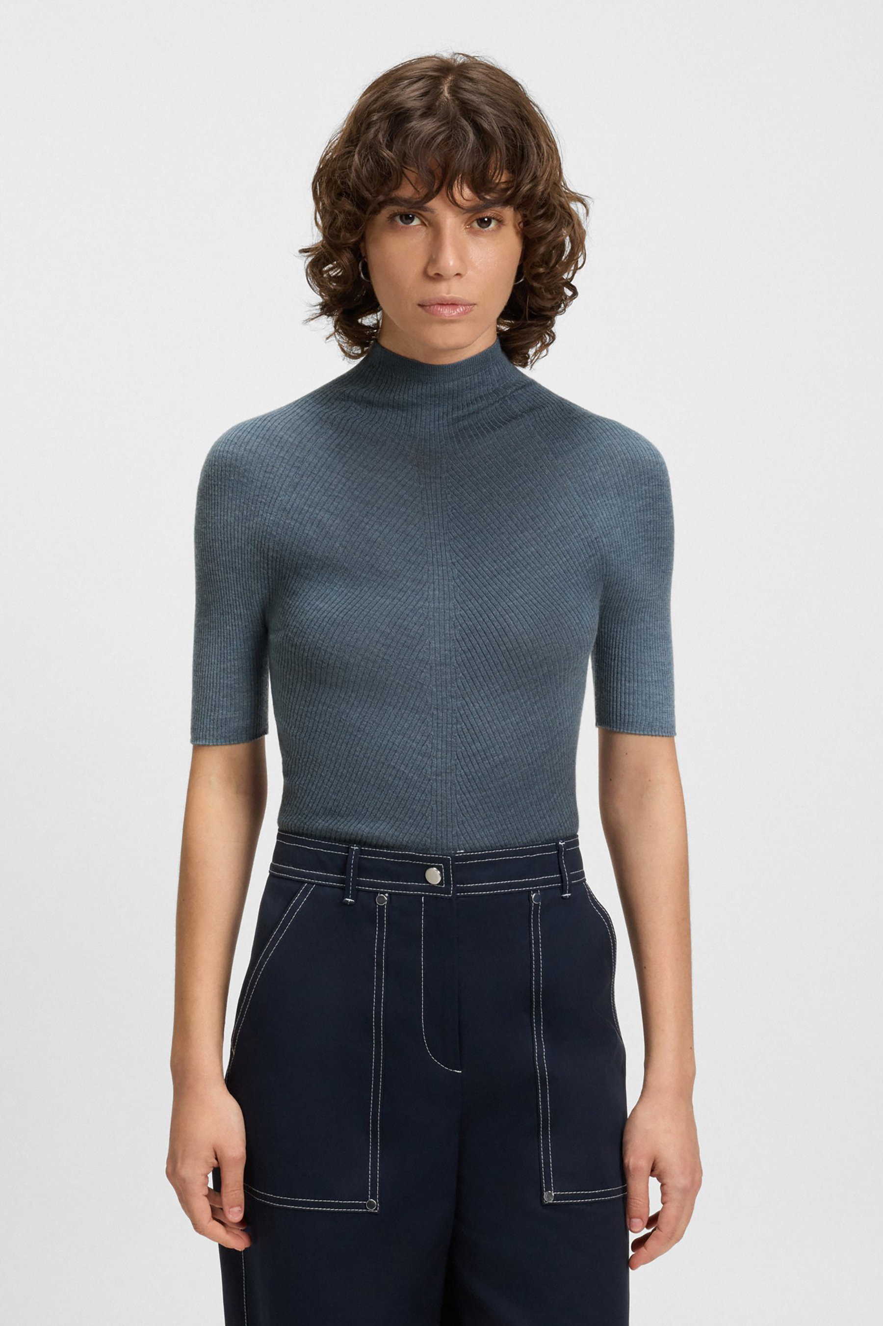 Hosen, Pullover, Erwachsener, Person, Frau