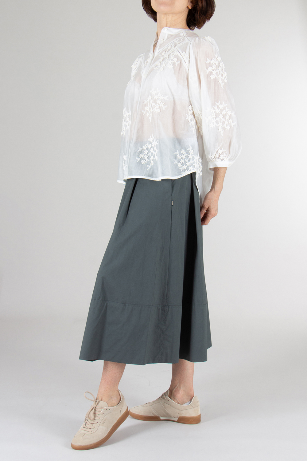 0039 ITALY Relaxed Fix Flower Embroidery Blouse