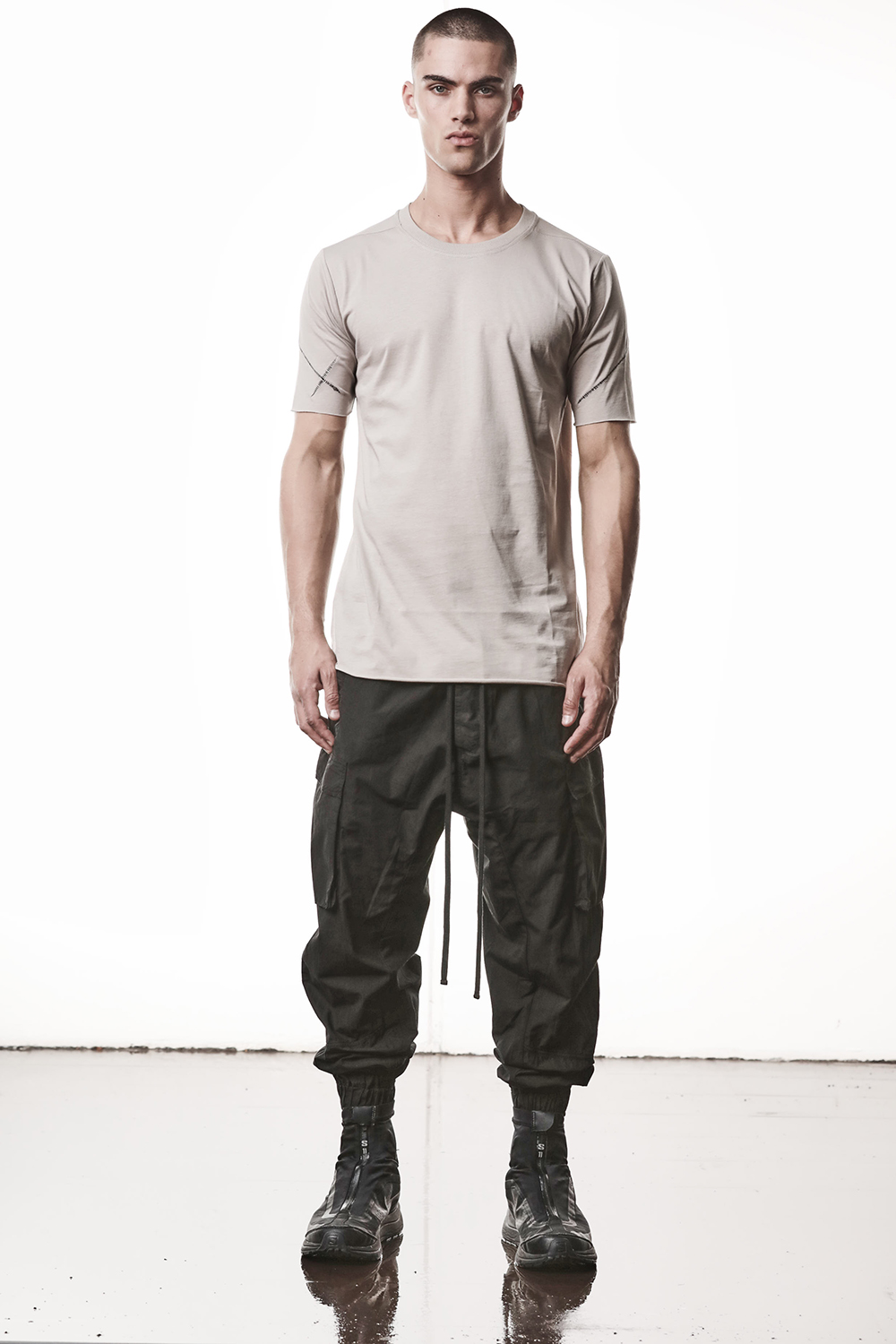 Person, Stehend, T-shirt, Hosen, Mann