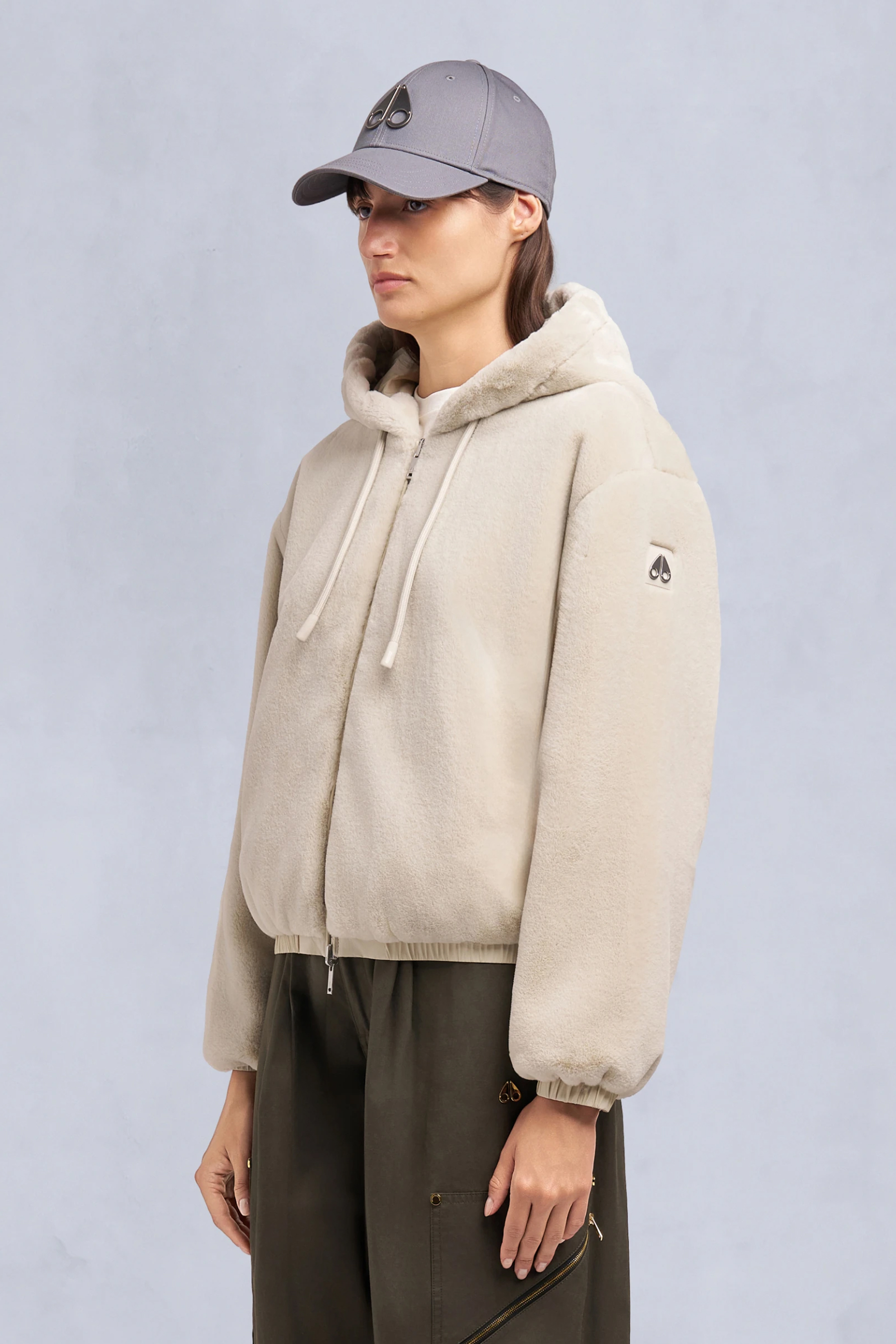 Mantel, Pullover, Sweatshirt, Mütze, Vlies
