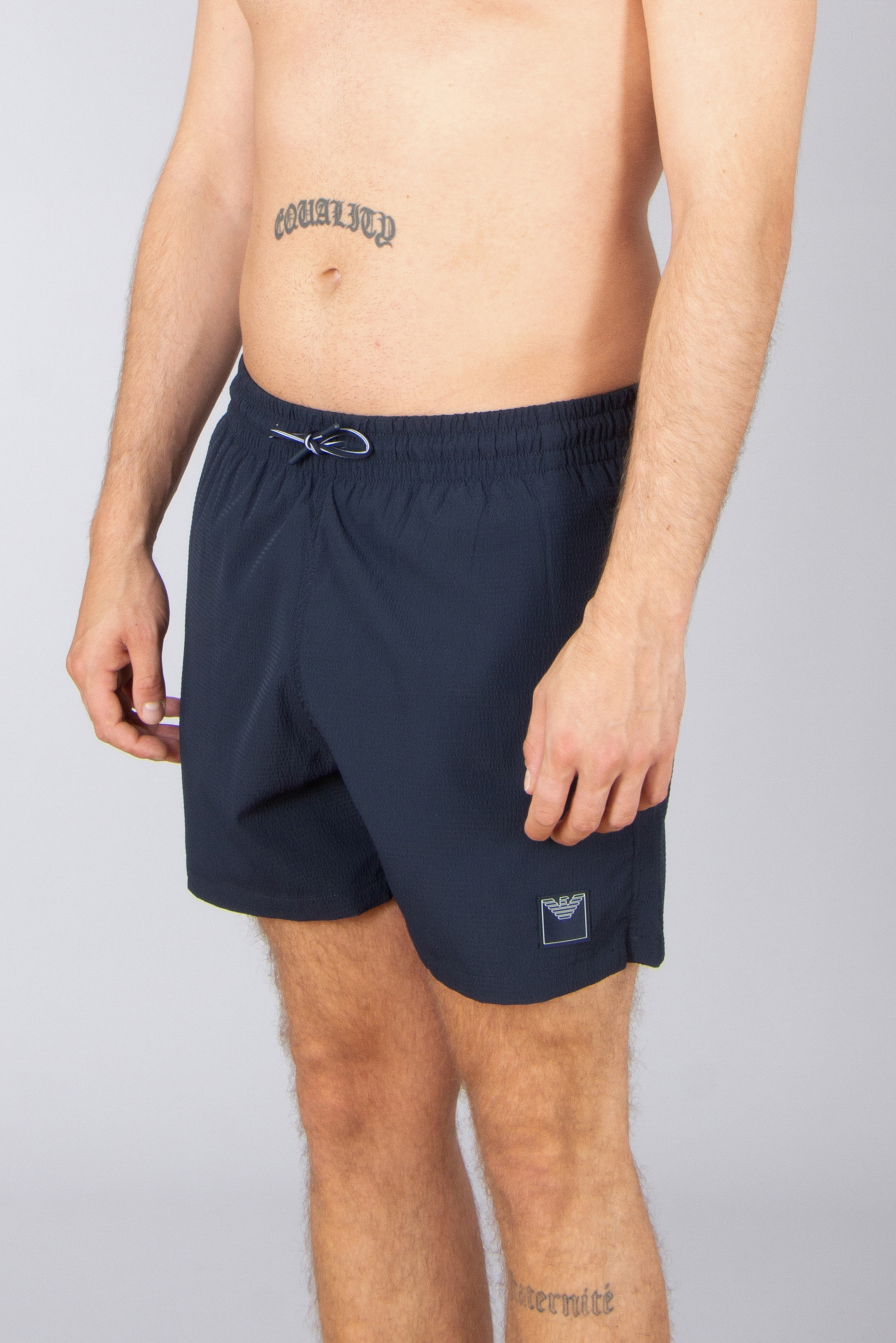 EMPORIO ARMANI Regular Fit Technical Farbic Muslin Swim Shorts Bekleidung, Kurze Hosen, Person, Haut, Tätowierung