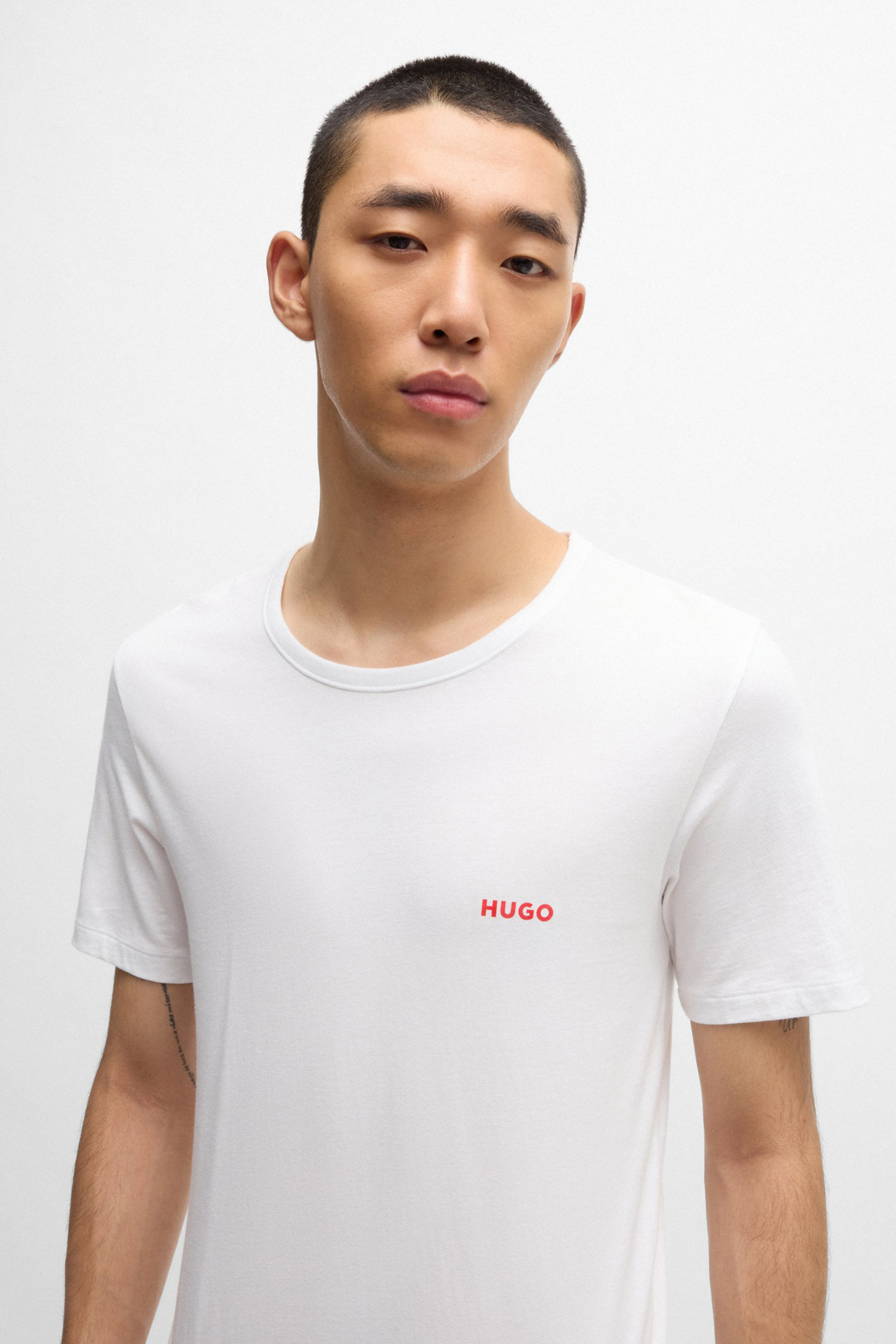 T-shirt, Gesicht, Kopf, Hals, Person